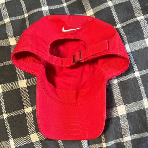 Red Nike baseball cap hat - Picture 2 of 2